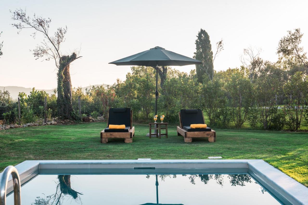 Villas Epta Karpi Complex Of 7 Luxury Villas Skriperon Exterior photo