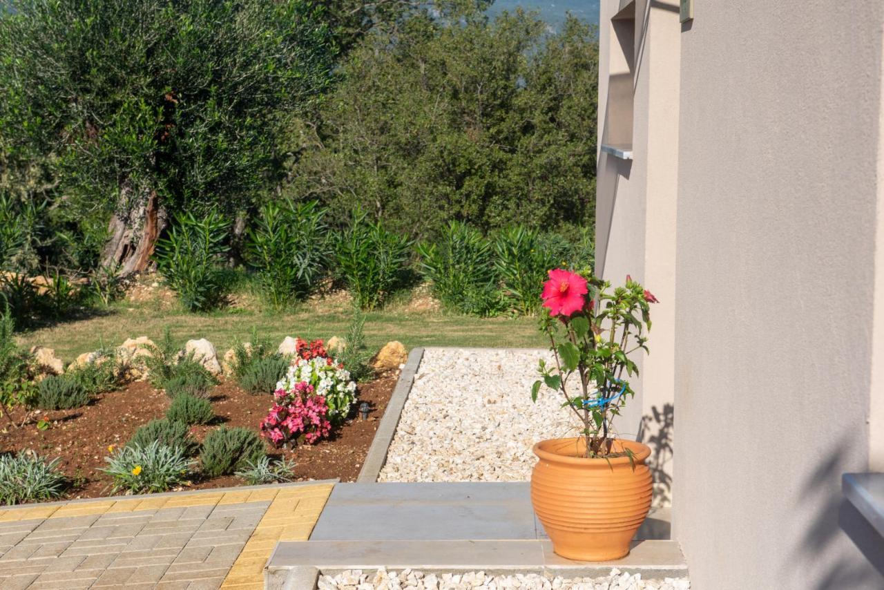Villas Epta Karpi Complex Of 7 Luxury Villas Skriperon Exterior photo